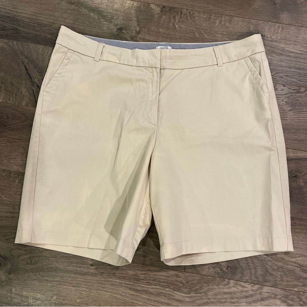 Crown & Ivy Shorts Size 16 Carolina Khaki Pockets